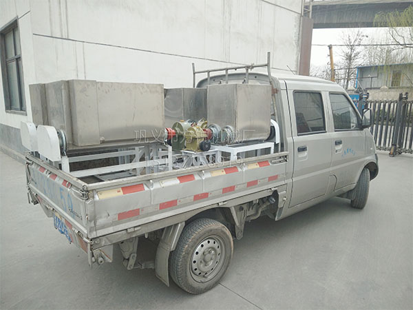 發(fā)往江蘇徐州的四臺不銹鋼洗面機(jī)已裝車