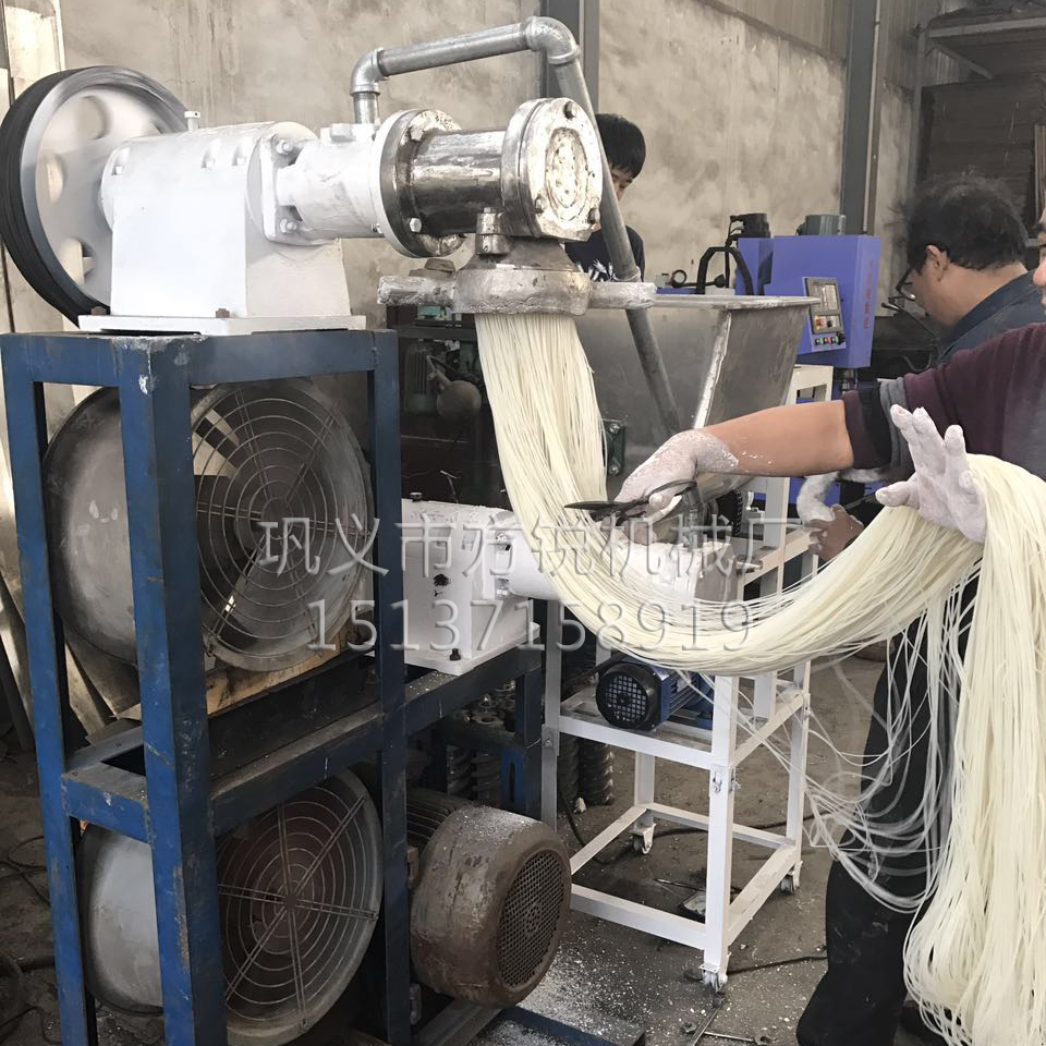 全自動米線機試機現場