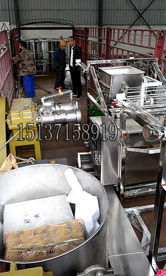 臥式全自動米線機發往柳州 臥式全自動米線機發往柳州