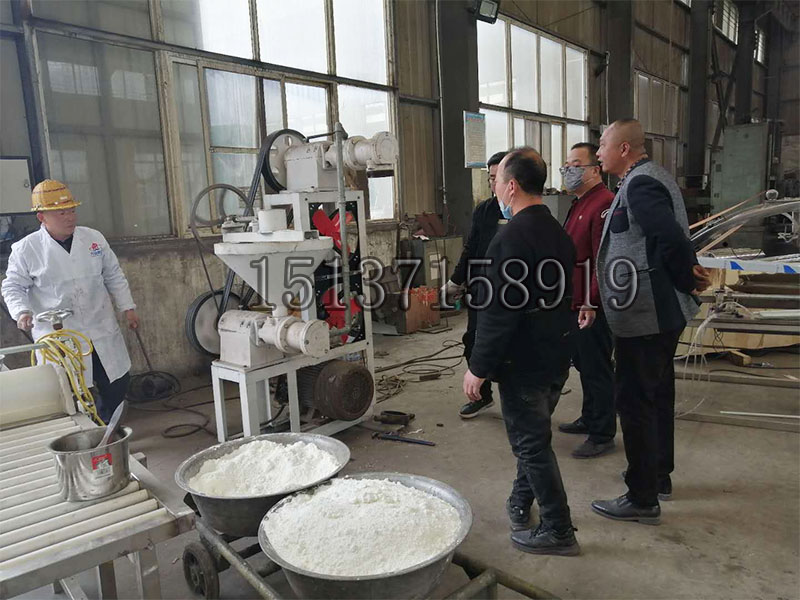 140型米線機試機中 140型米線機試機中