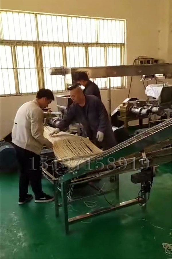 貴州全自動米線機生產現場 貴州全自動米線機生產現場