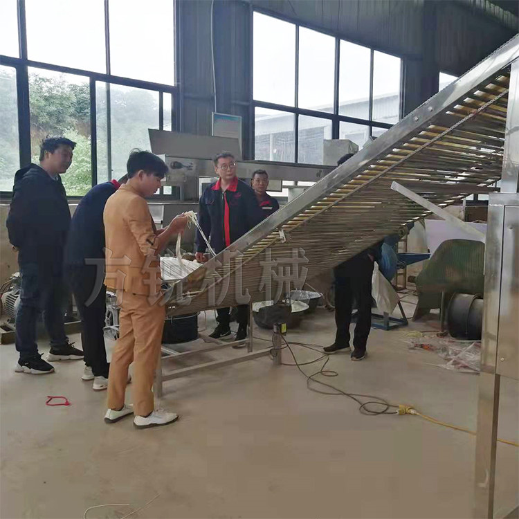 畢節客戶現場全自動米線機試機 畢節客戶現場全自動米線機試機